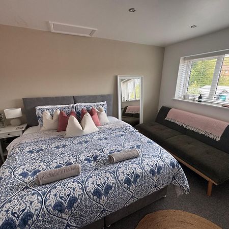 Abbey'S Inn Cheadle  Bagian luar foto