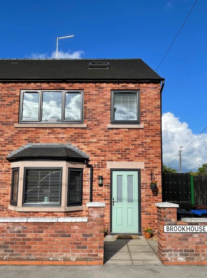 Abbey'S Inn Cheadle  Bagian luar foto
