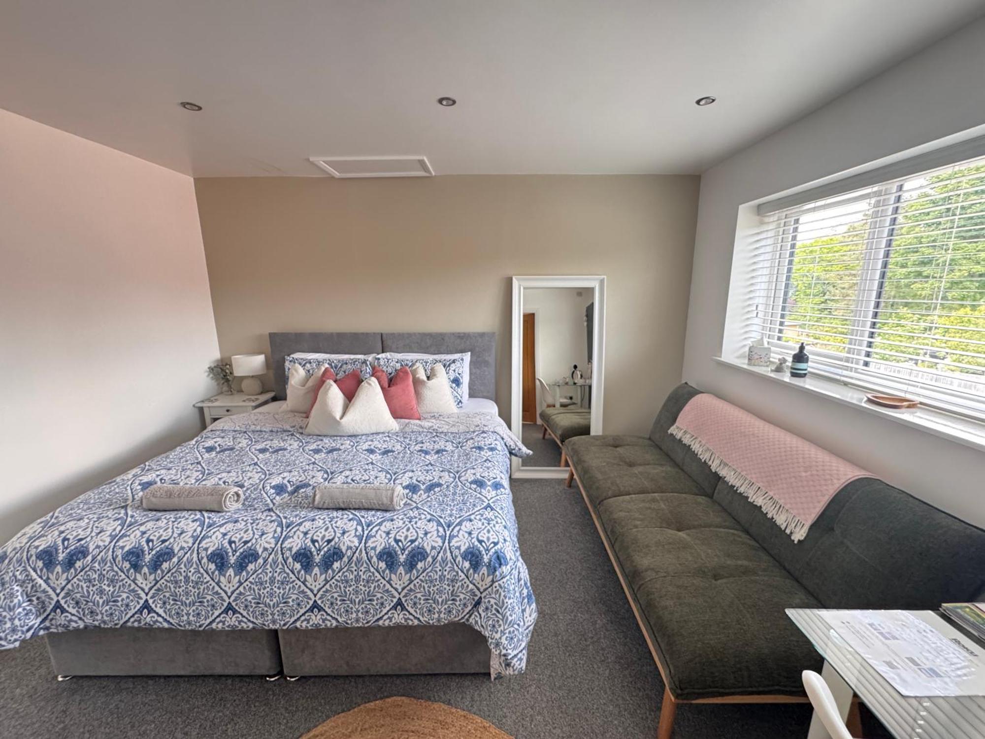 Abbey'S Inn Cheadle  Bagian luar foto
