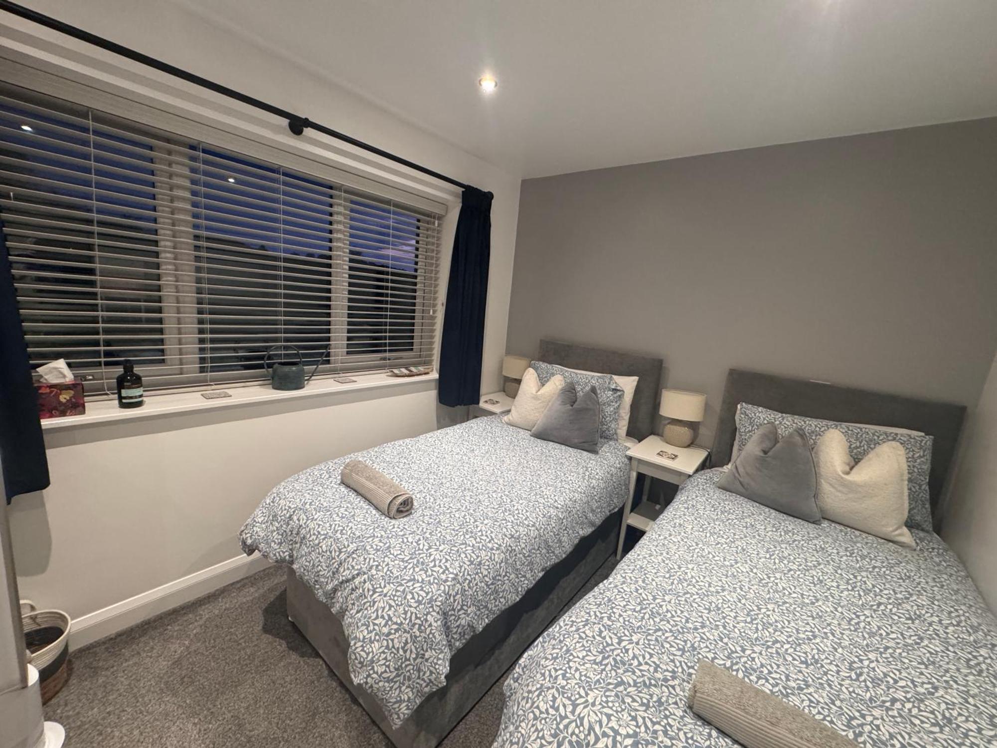 Abbey'S Inn Cheadle  Bagian luar foto