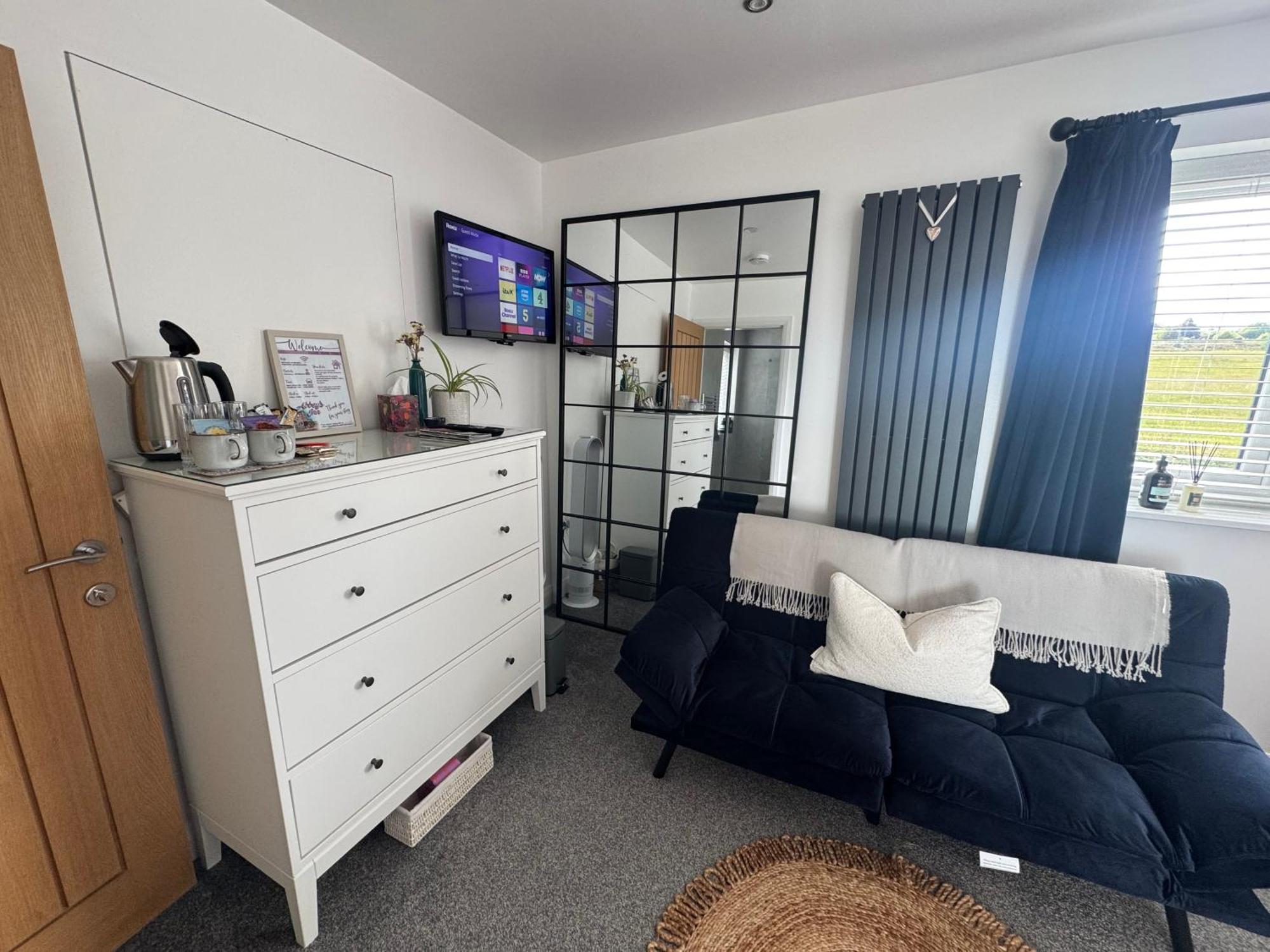 Abbey'S Inn Cheadle  Bagian luar foto
